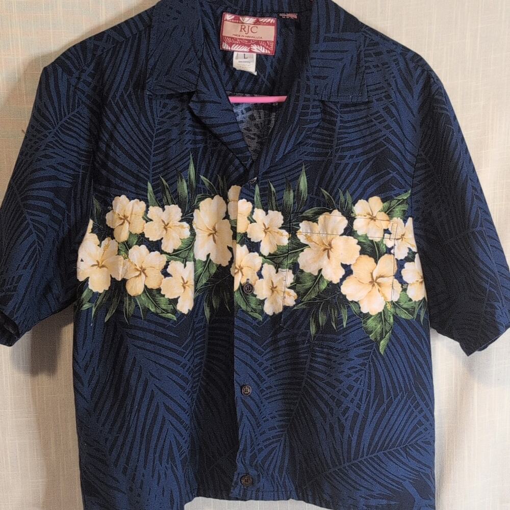 Vintage Hawaiian Floral Button-Up Shirt